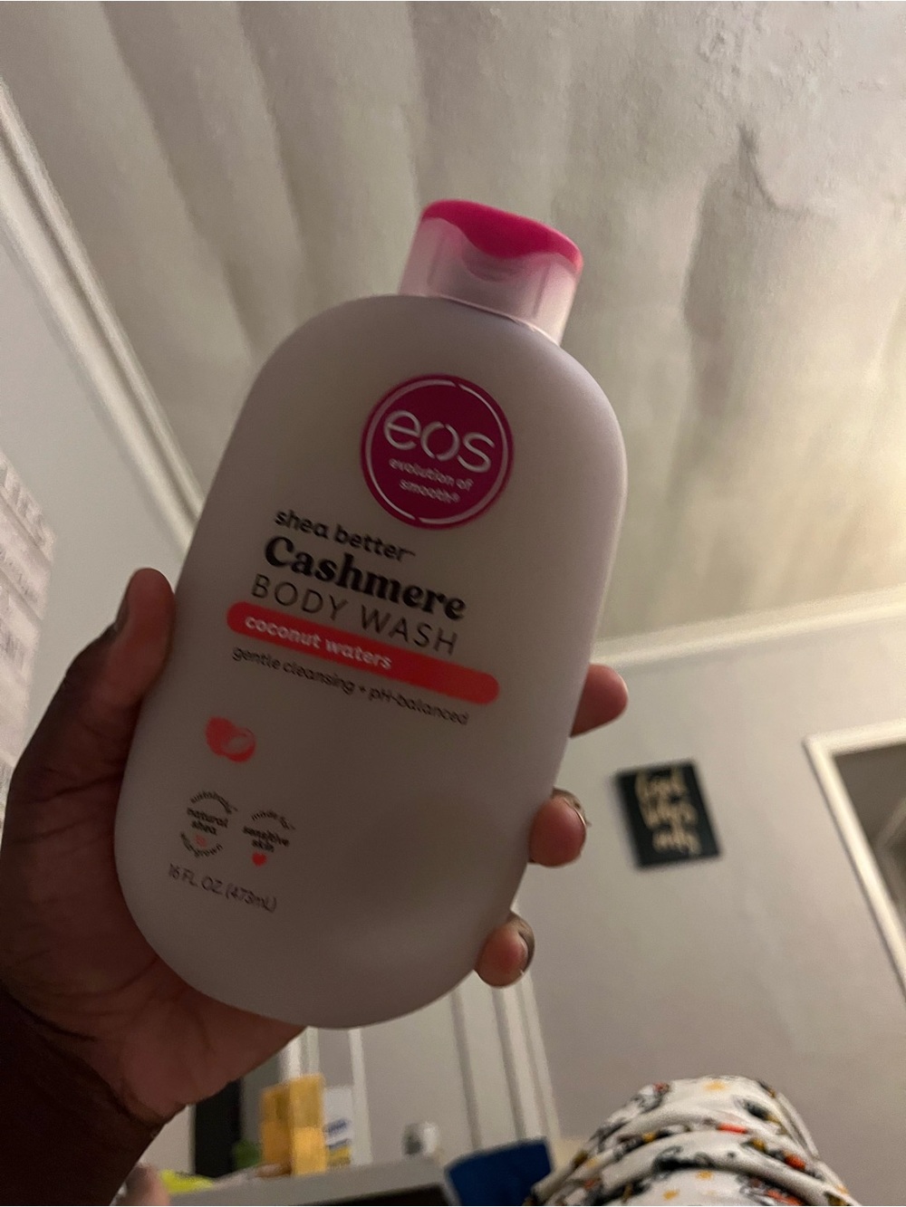 eos Cashmere Body Wash - Pink and White Packaging